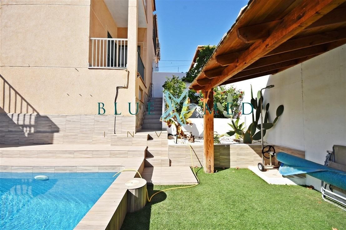 Vista exterior de Casa o xalet en venda en Mazarrón amb Aire condicionat, Calefacció i Jardí privat