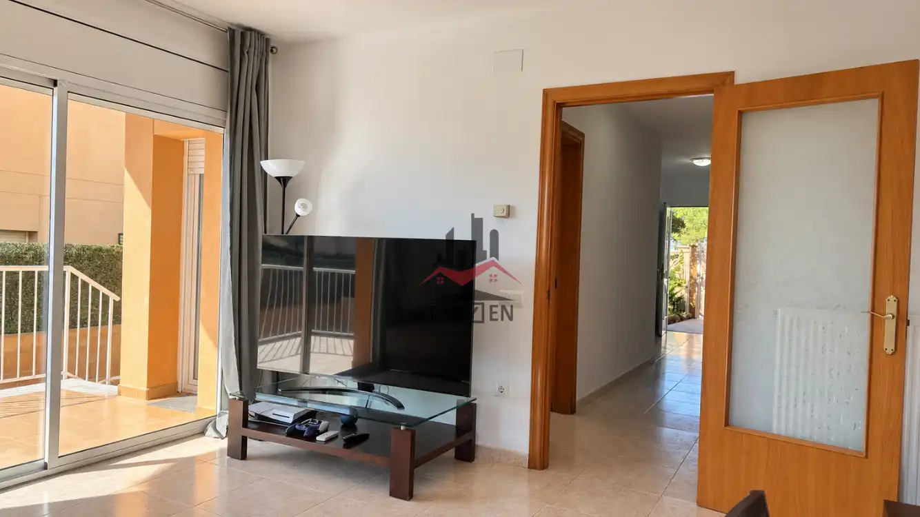 Sala de estar de Casa adosada en venta en Vilafant con Calefacción, Jardín privado y Terraza