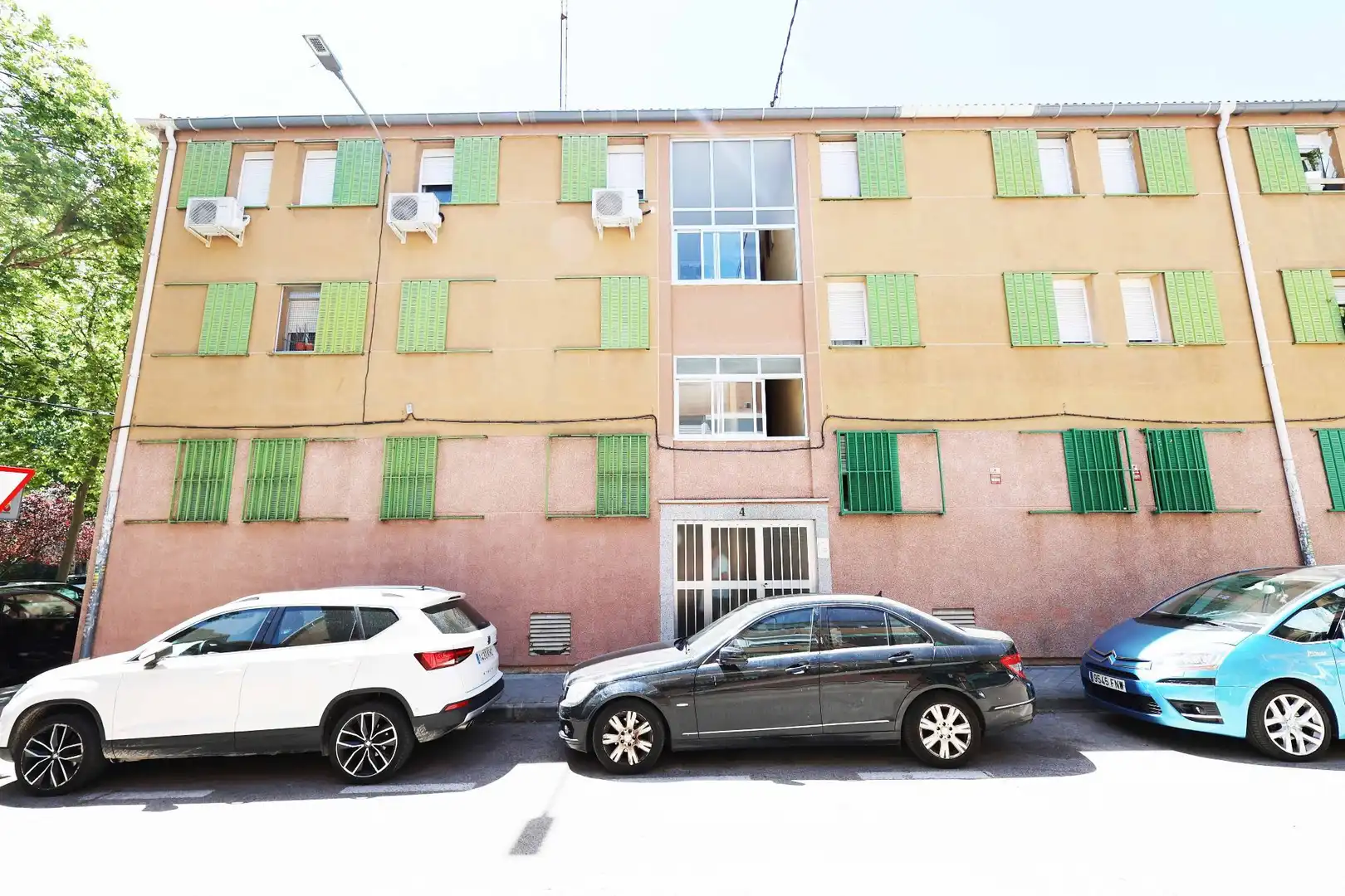 Vista exterior de Piso en venta en Madrid con Calefacción, Terraza y Trastero