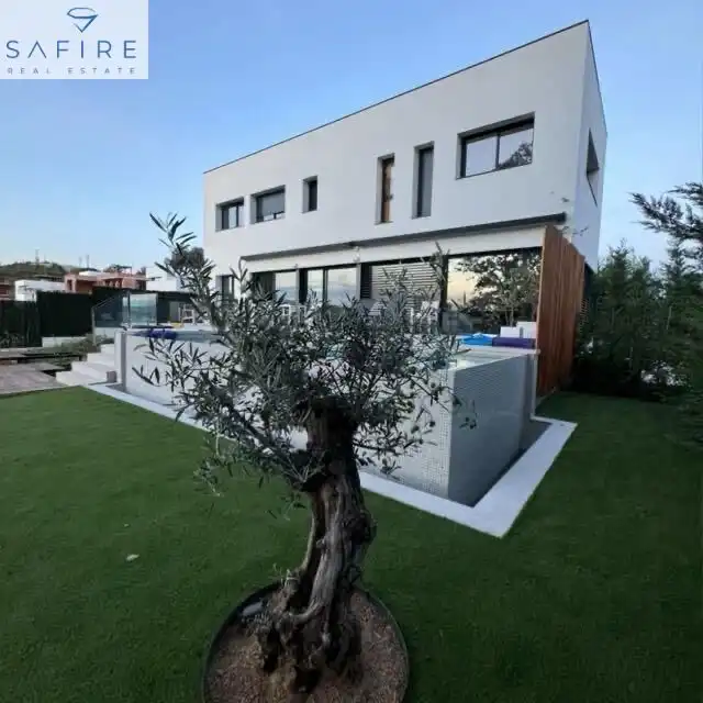 Vista exterior de Casa o chalet en venta en Girona con Calefacción, Jardín privado y Terraza