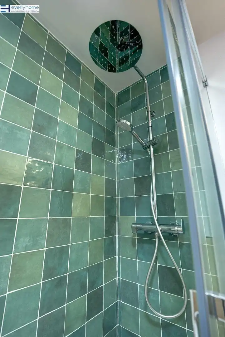 Baño de Piso para compartir en Valencia con Terraza, Amueblado y Balcón