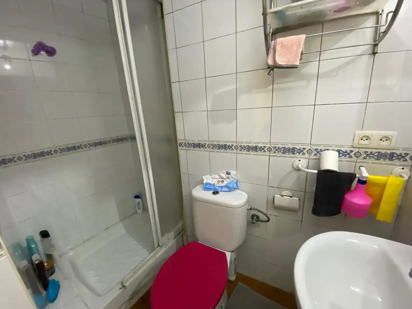 Badezimmer von Wohnungen zum Verkauf in Los Barrios