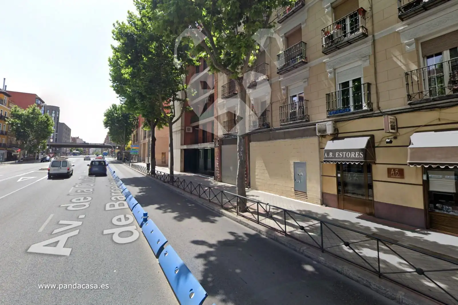 Vista exterior de Local en venta en Madrid