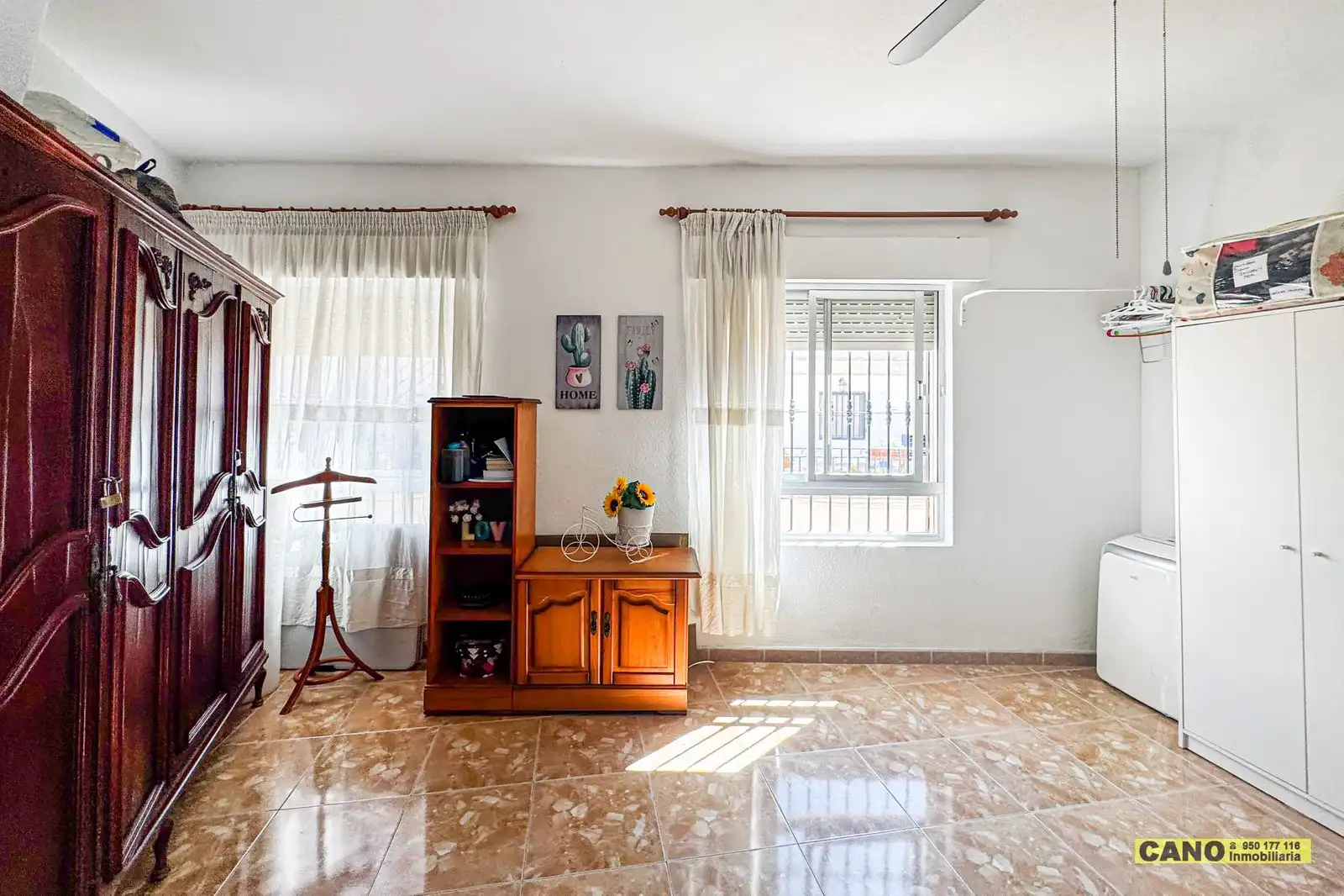 Sala d'estar de Casa o xalet en venda en Almería amb Terrassa