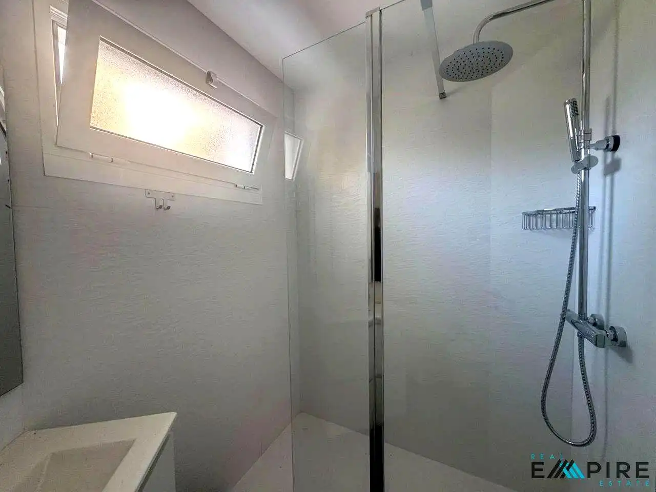 Baño de Piso para compartir en Fuenlabrada con Calefacción y Amueblado