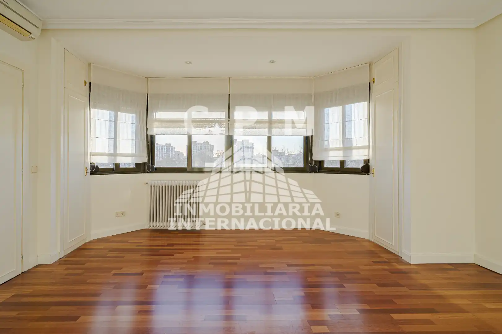 Schlafzimmer von Wohnung zur Miete in Madrid mit Klimaanlage, Heizung und Parkett