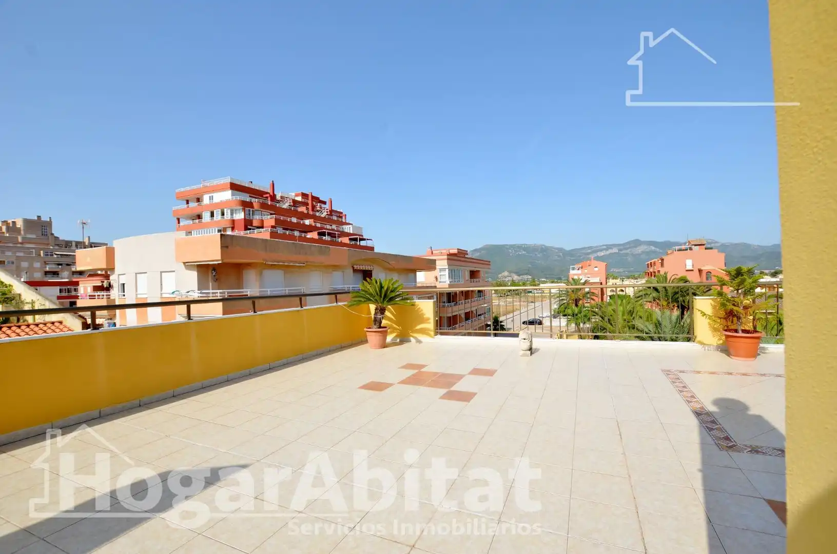 Exterior view of Attic for sale in Tavernes de la Valldigna  with Terrace, Storage room and Furnished