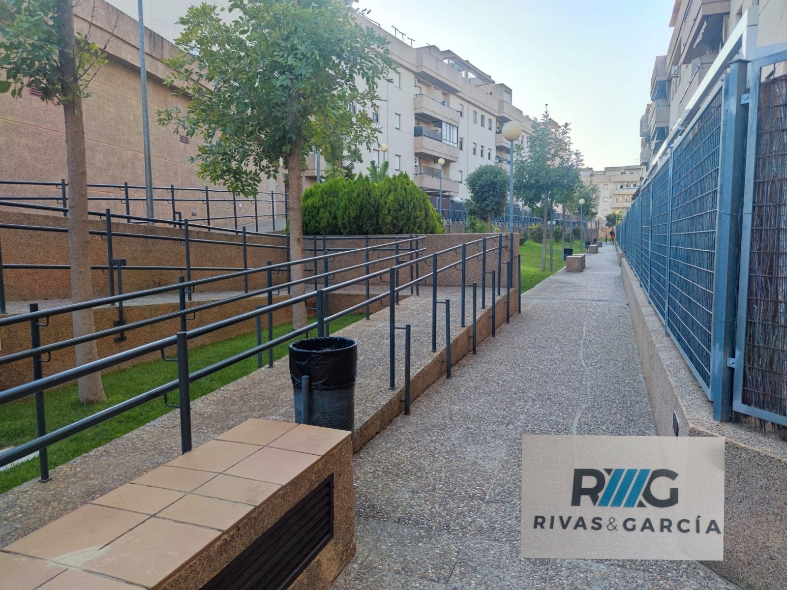 Vista exterior de Pis en venda en Jerez de la Frontera amb Aire condicionat i Piscina comunitària