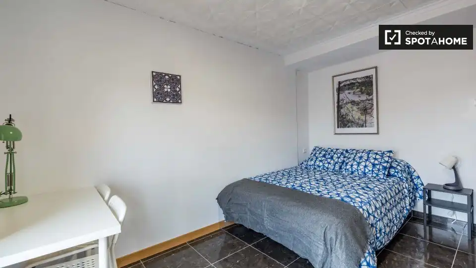 Habitación de Piso de alquiler en Valencia con Aire acondicionado, Calefacción y Amueblado