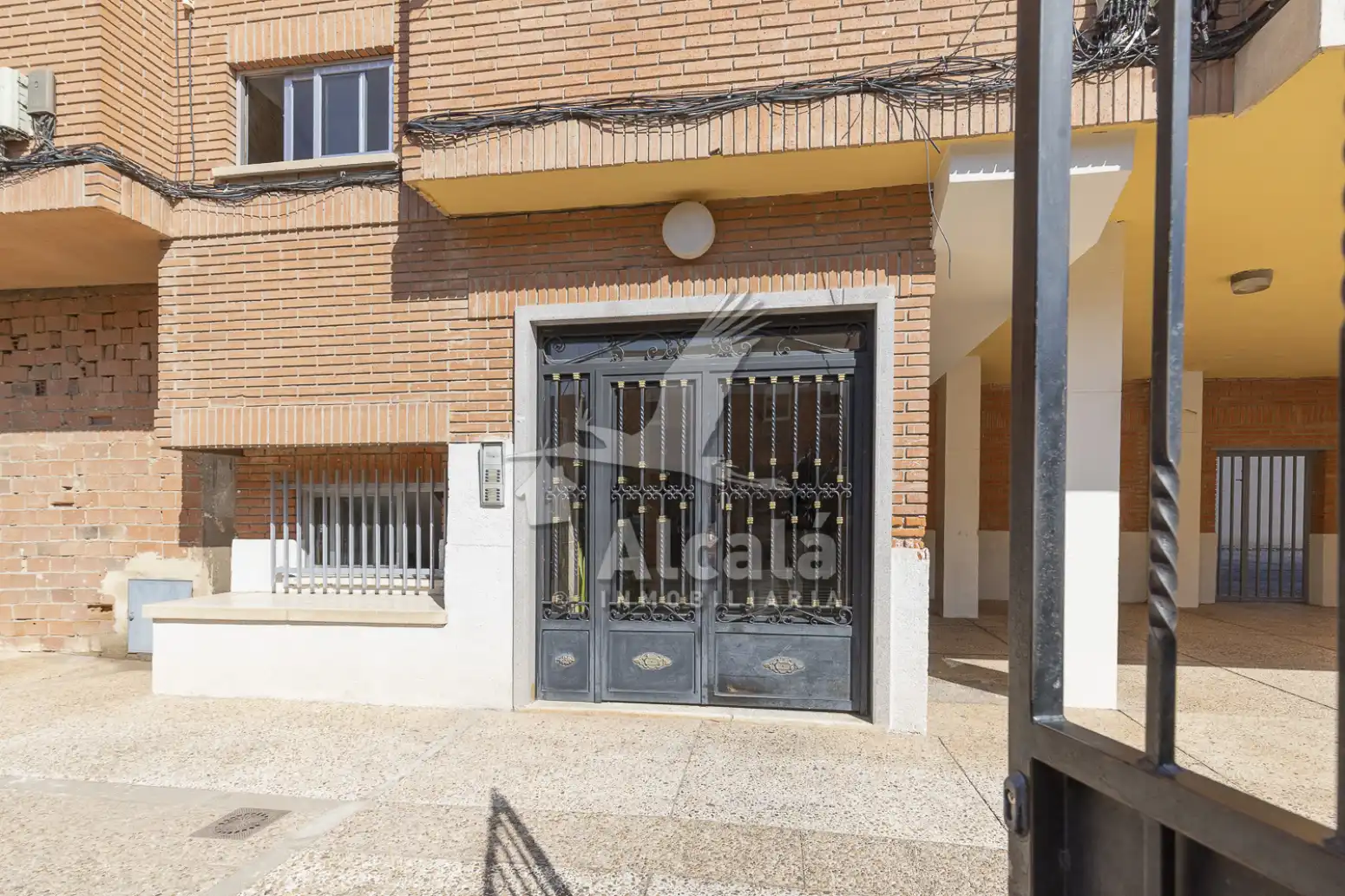 Vista exterior de Pis en venda en Azuqueca de Henares amb Calefacció i Terrassa