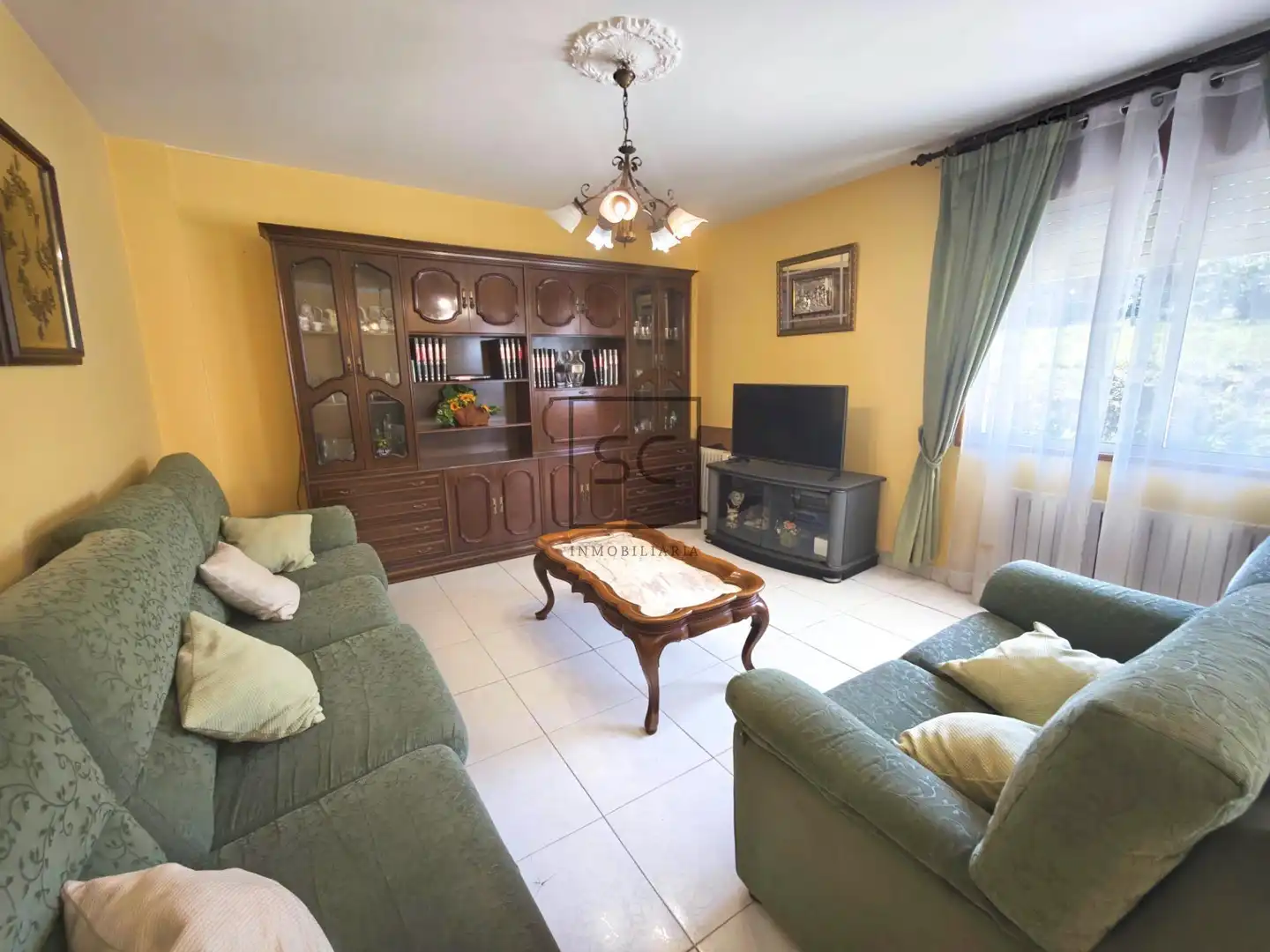 Sala de estar de Casa o chalet en venta en Narón con Jardín privado, Trastero y Amueblado