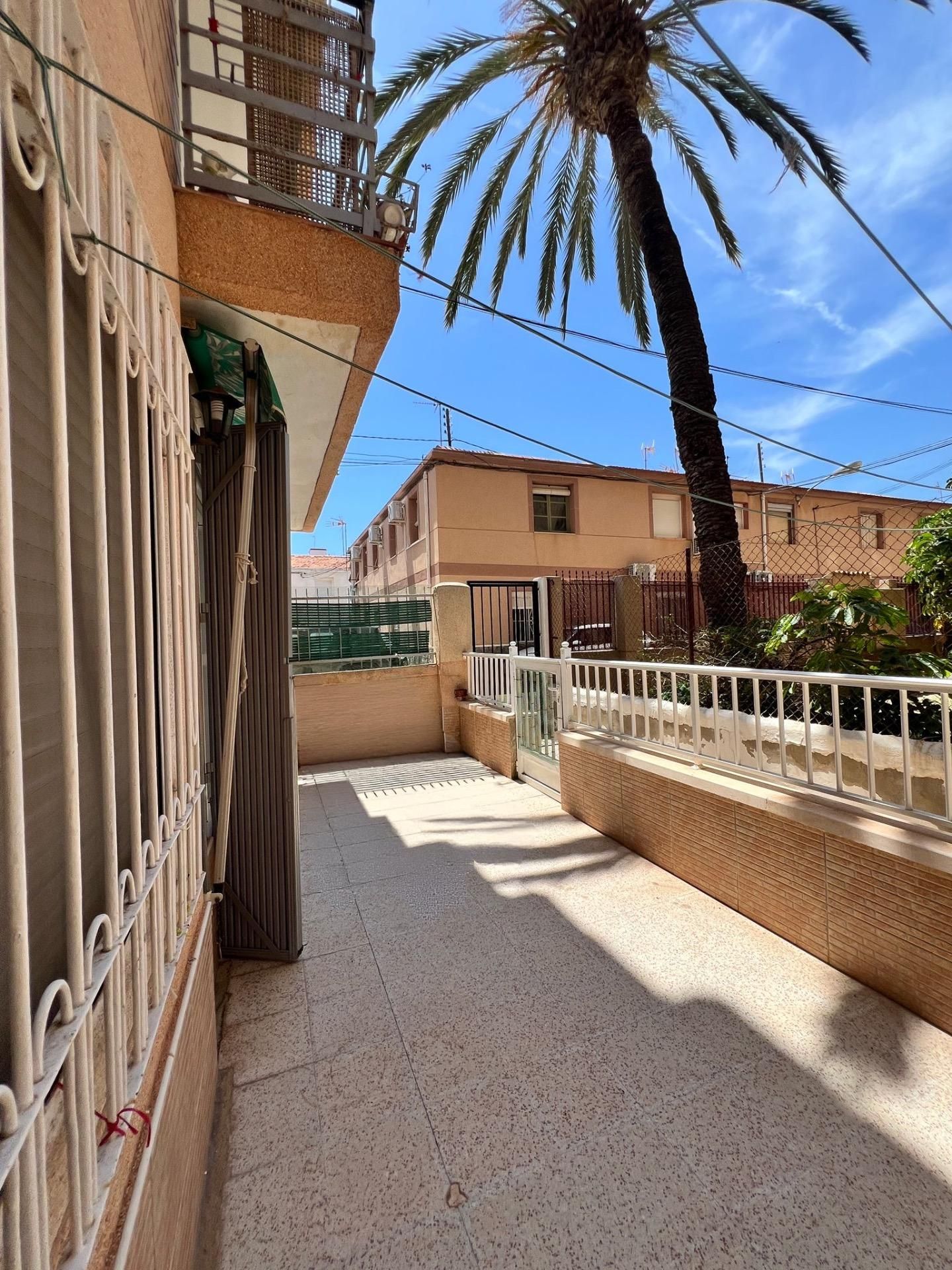 Vista exterior de Planta baixa en venda en Santa Pola amb Terrassa