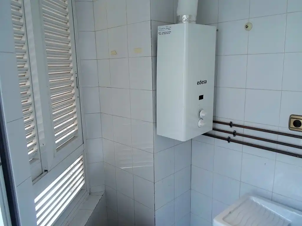 Baño de Piso de alquiler en Valencia con Aire acondicionado, Calefacción y Amueblado