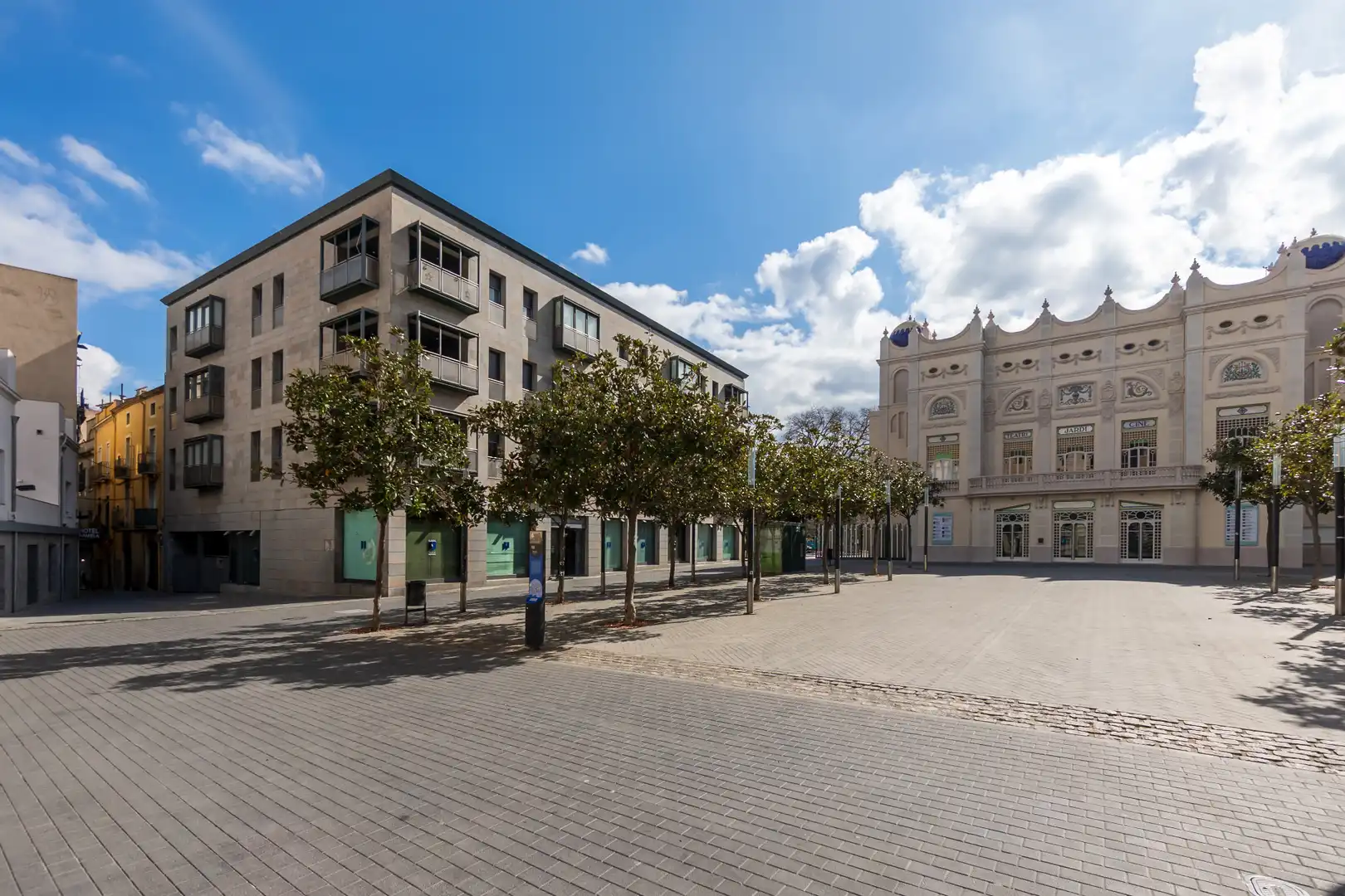 Vista exterior de Piso en venta en Figueres con Balcón, Internet y Alarma