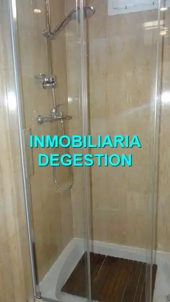 Schlafzimmer von Dachboden zum Verkauf in Linares mit Klimaanlage, Heizung und Privatgarten