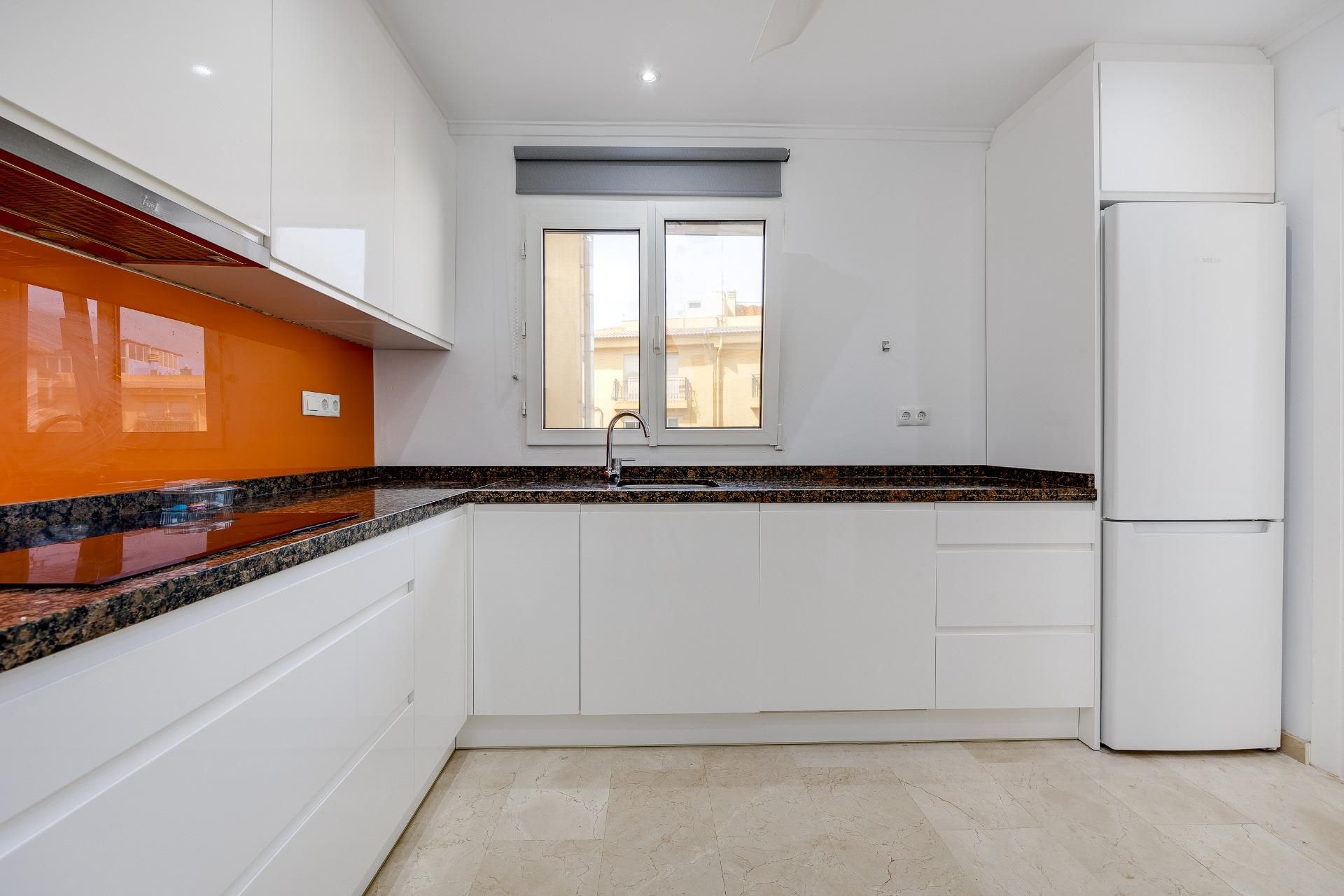 Kitchen of House or chalet for sale in Torrevieja  with Air Conditioner, Private garden and Terrace