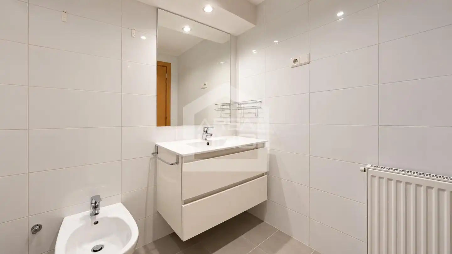Baño de Piso de alquiler en Parque Oeste - Fuente Cisneros