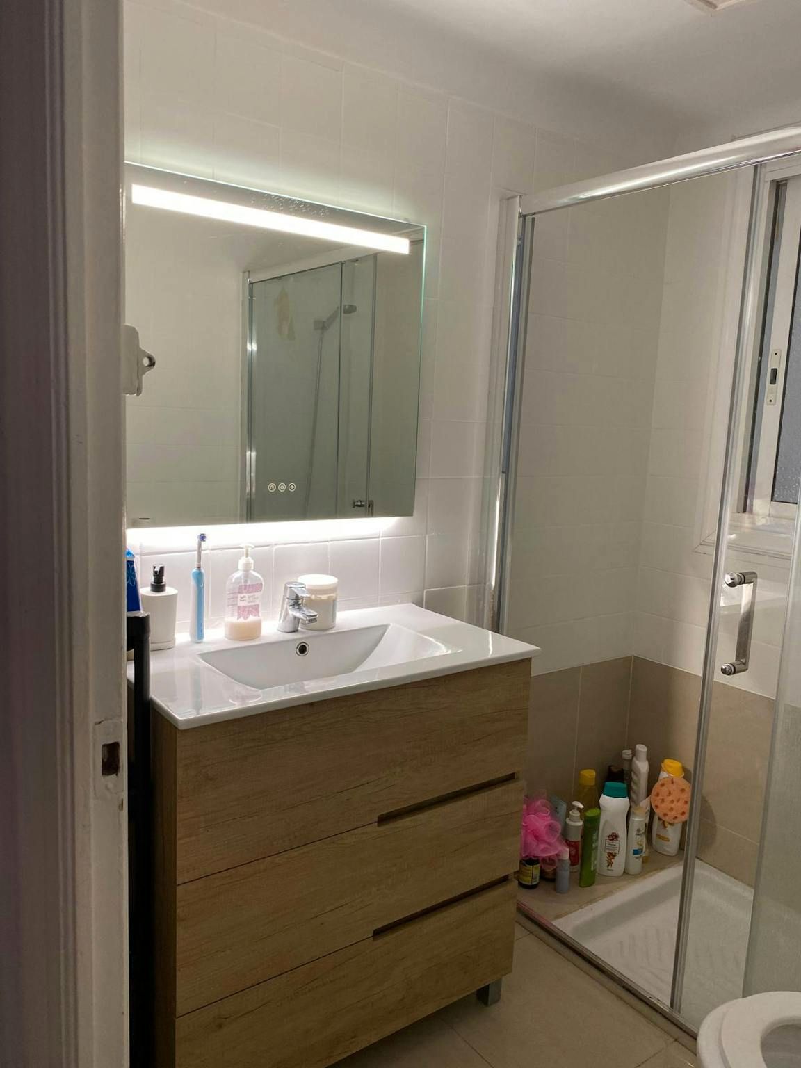 Bany de Pis per a compartir en  Barcelona Capital amb Calefacció, Moblat i Rentadora