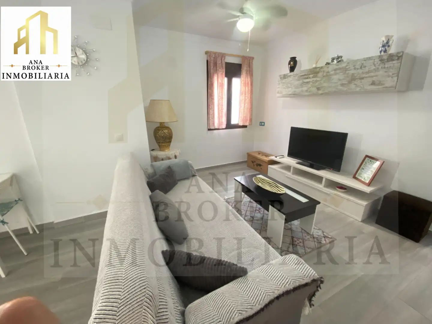 Sala d'estar de Casa o xalet en venda en Ronda amb Aire condicionat, Terrassa i Moblat