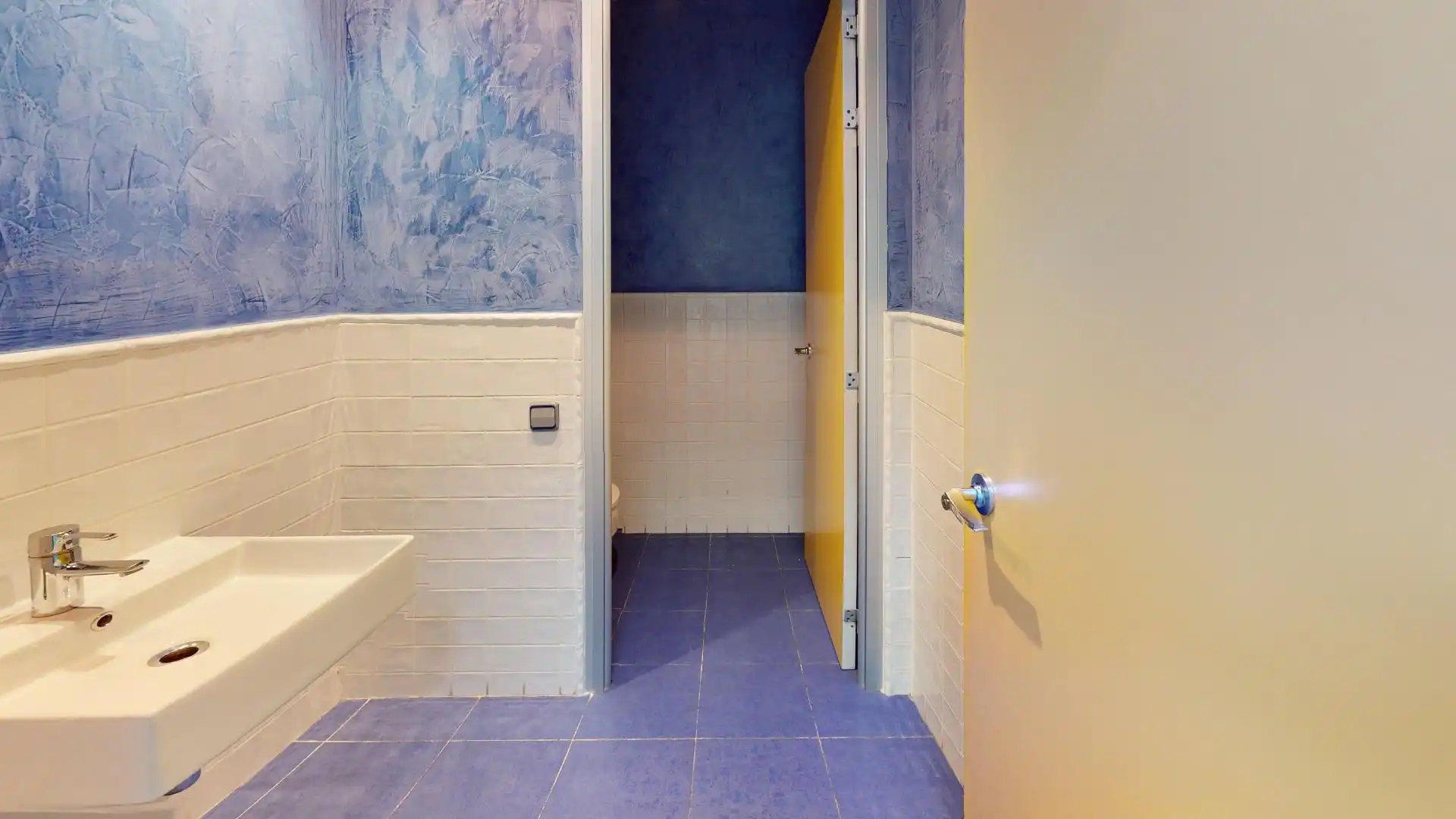 Baño de Nave industrial en venta en Torres de la Alameda