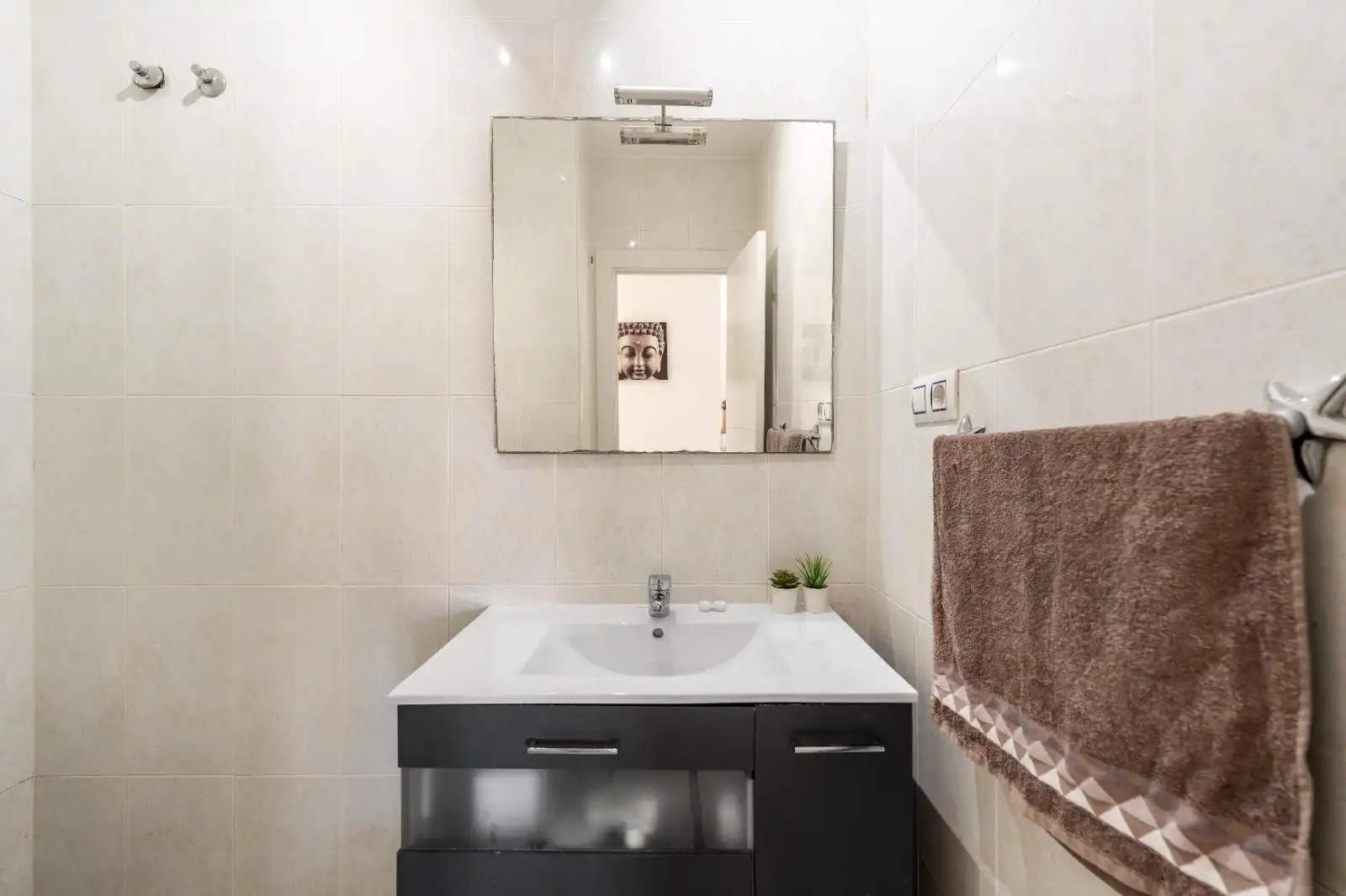 Baño de Piso en venta en Roquetas de Mar con Aire acondicionado, Terraza y Amueblado