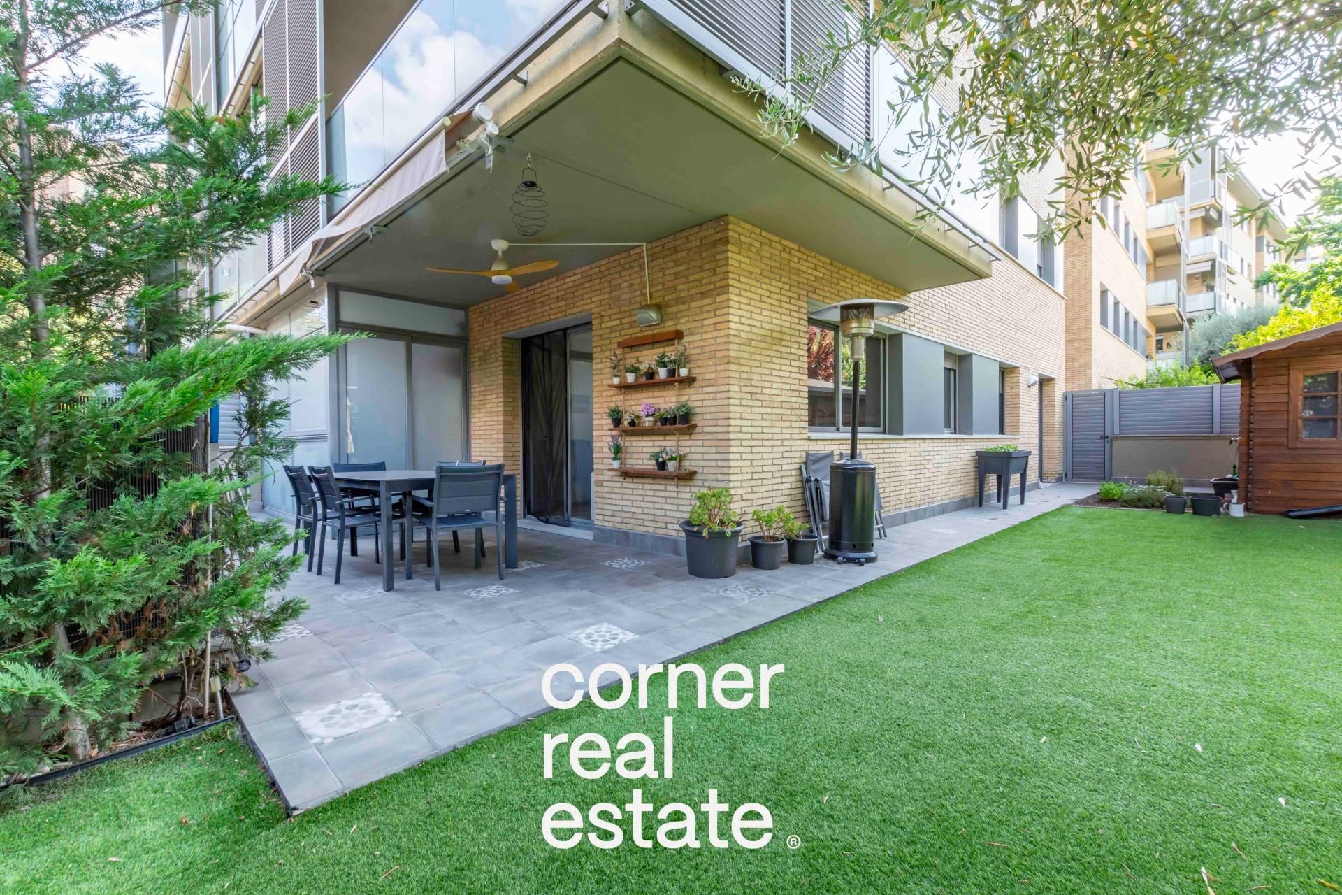 Vista exterior de Planta baixa en venda en Sant Cugat del Vallès amb Aire condicionat, Calefacció i Jardí privat