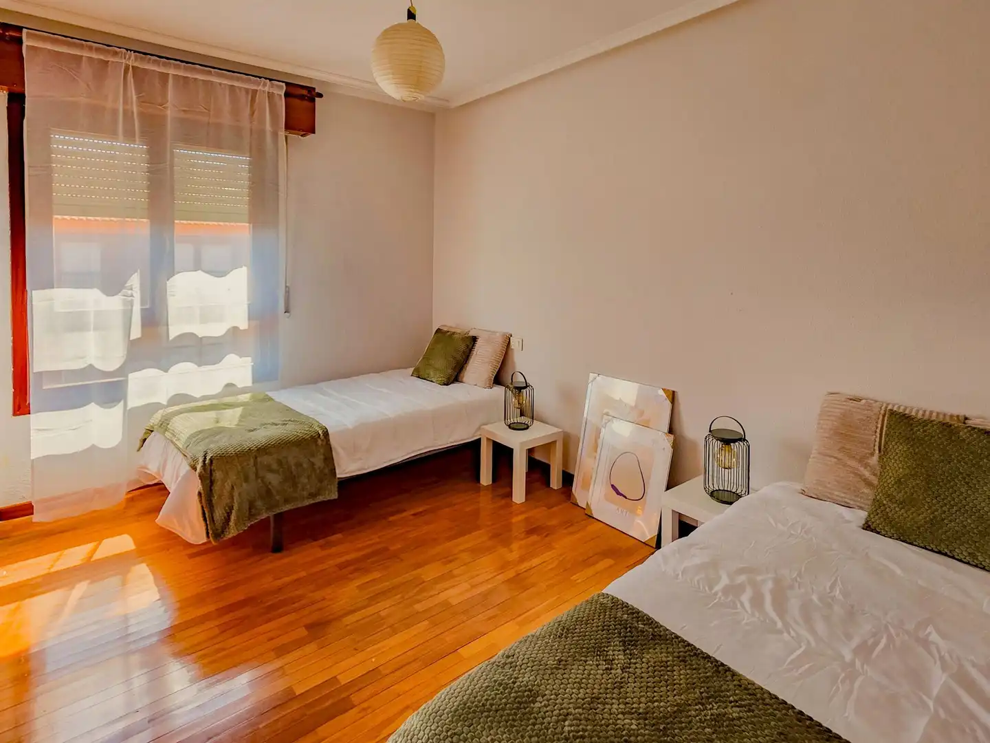 Habitación de Piso en venta en  Logroño con Calefacción, Trastero y Piscina comunitaria