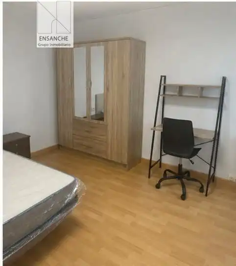 Bedroom of Flat for rent in Santiago de Compostela   with Heating and Furnished