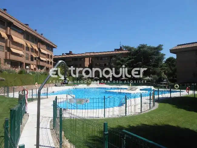 Piscina de Pis de lloguer en Pozuelo de Alarcón amb Aire condicionat, Parquet i Terrassa