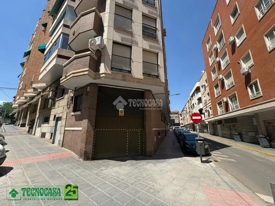 Außenansicht von Garage zum Verkauf in Ciudad Real