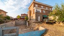 Vista exterior de Casa o xalet en venda en Villanueva de Perales amb Aire condicionat, Calefacció i Jardí privat