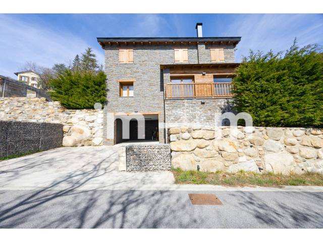 Casa-chalet en Venta en Calle Taouge en Enveitg