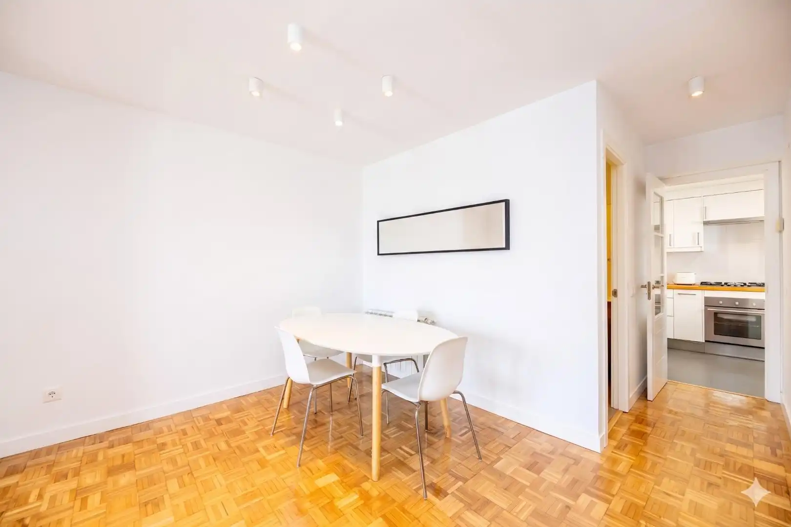 Esszimmer von Dachboden zur Miete in Madrid mit Klimaanlage, Heizung und Terrasse