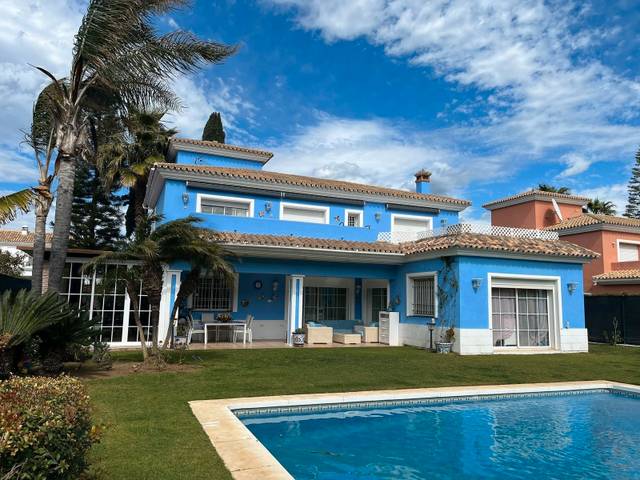 Casa-chalet en Venta en Calle 4 A, 12 en Guadalmina Baja