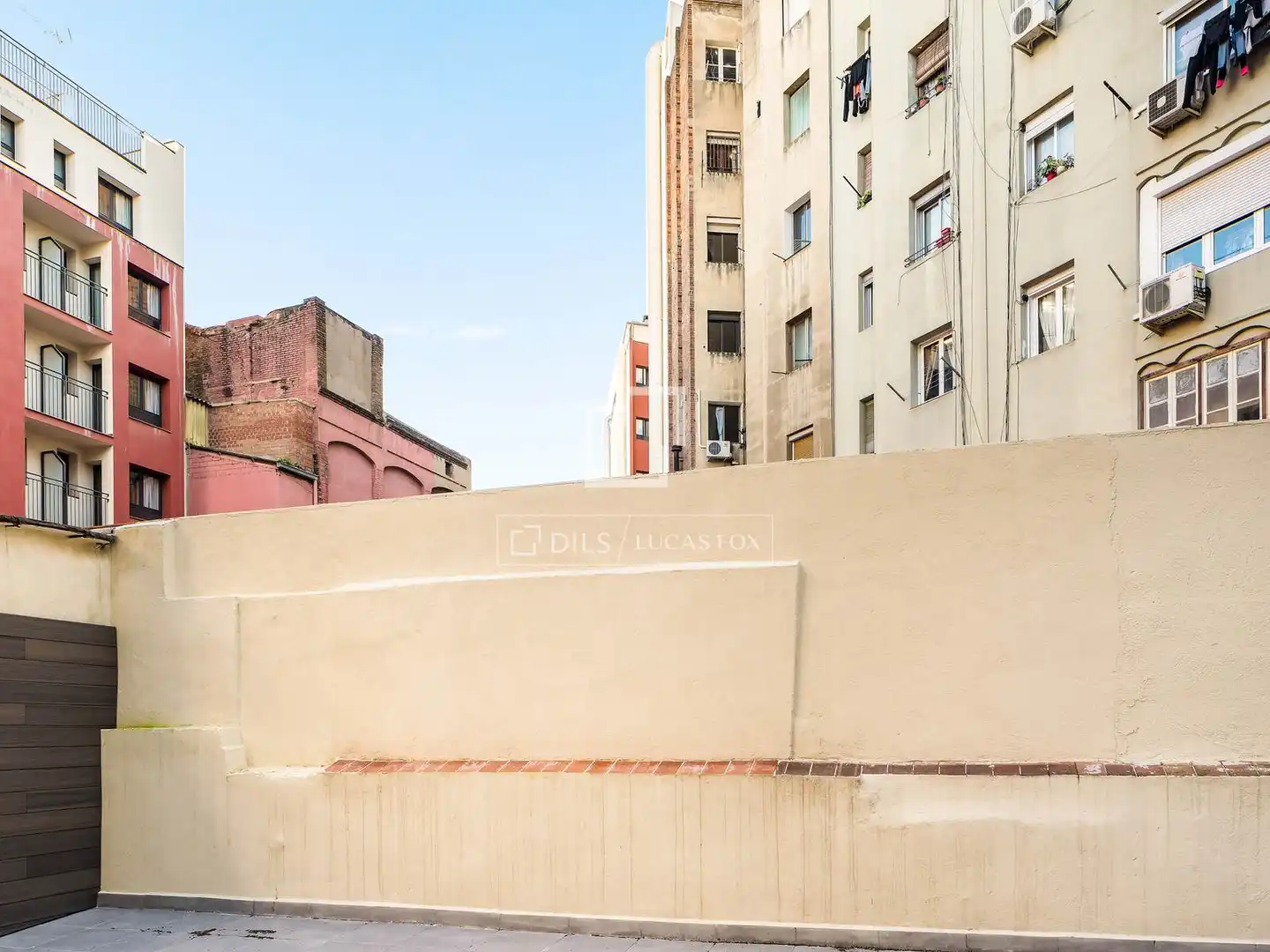Außenansicht von Wohnung zum Verkauf in Barcelona mit Klimaanlage und Terrasse