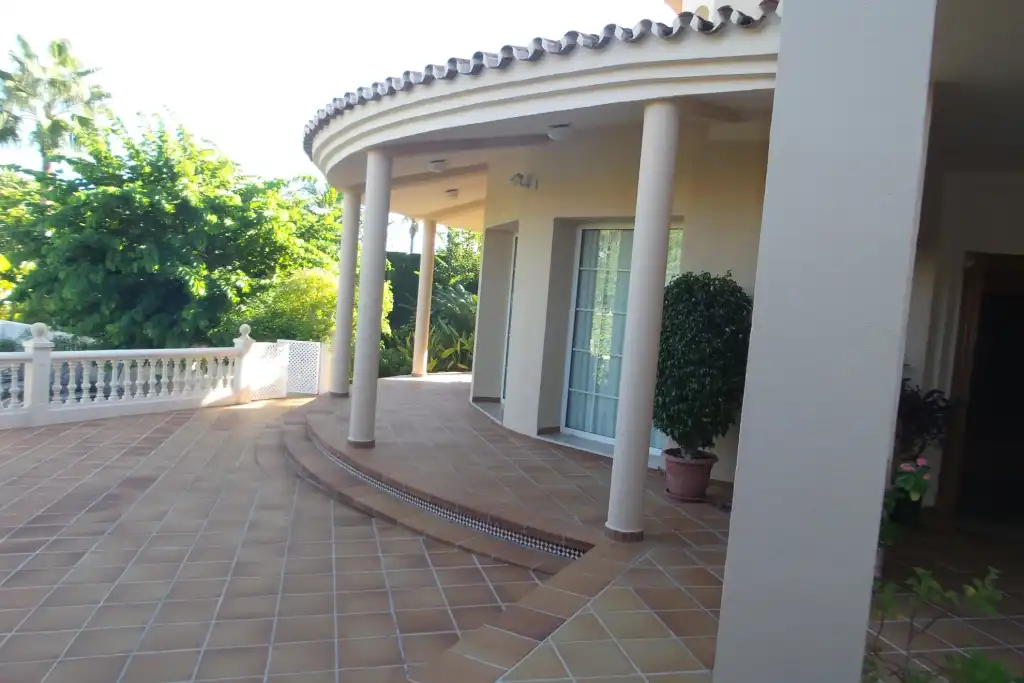 Terrassa de Casa o xalet en venda en Alhaurín de la Torre amb Aire condicionat, Jardí privat i Piscina