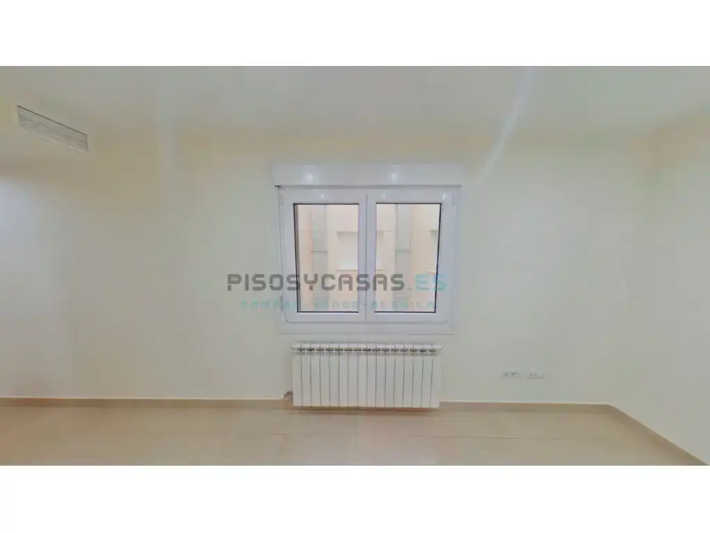 Flat for sale in Tauste  with Air Conditioner, Oven and Washing machine