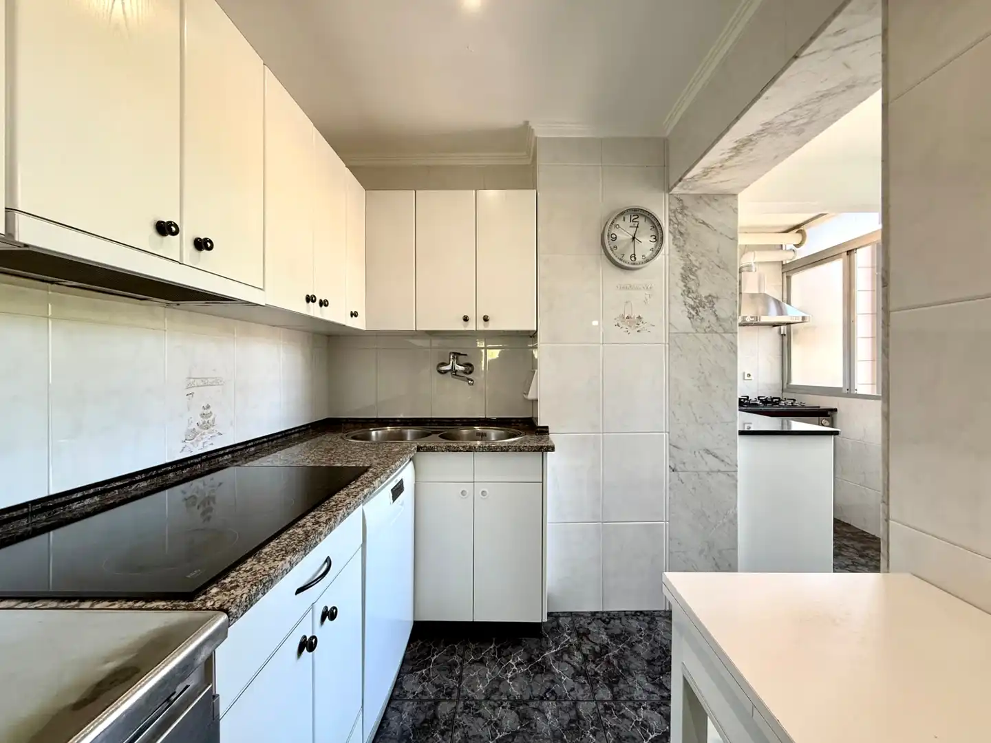 Küche von Wohnung zum Verkauf in Donostia - San Sebastián  mit Heizung, Terrasse und Möbliert