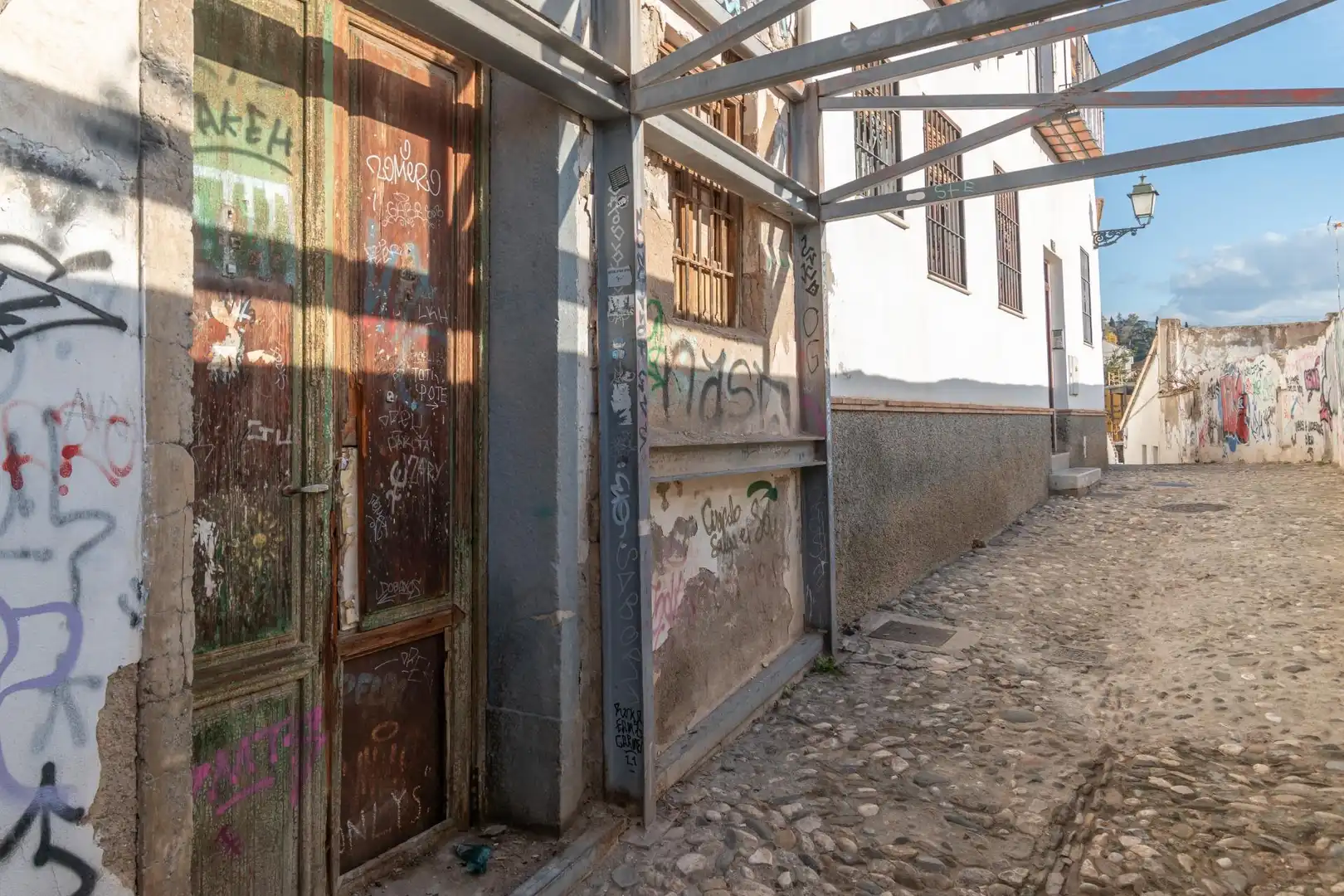 Vista exterior de Edificio en venta en Granada