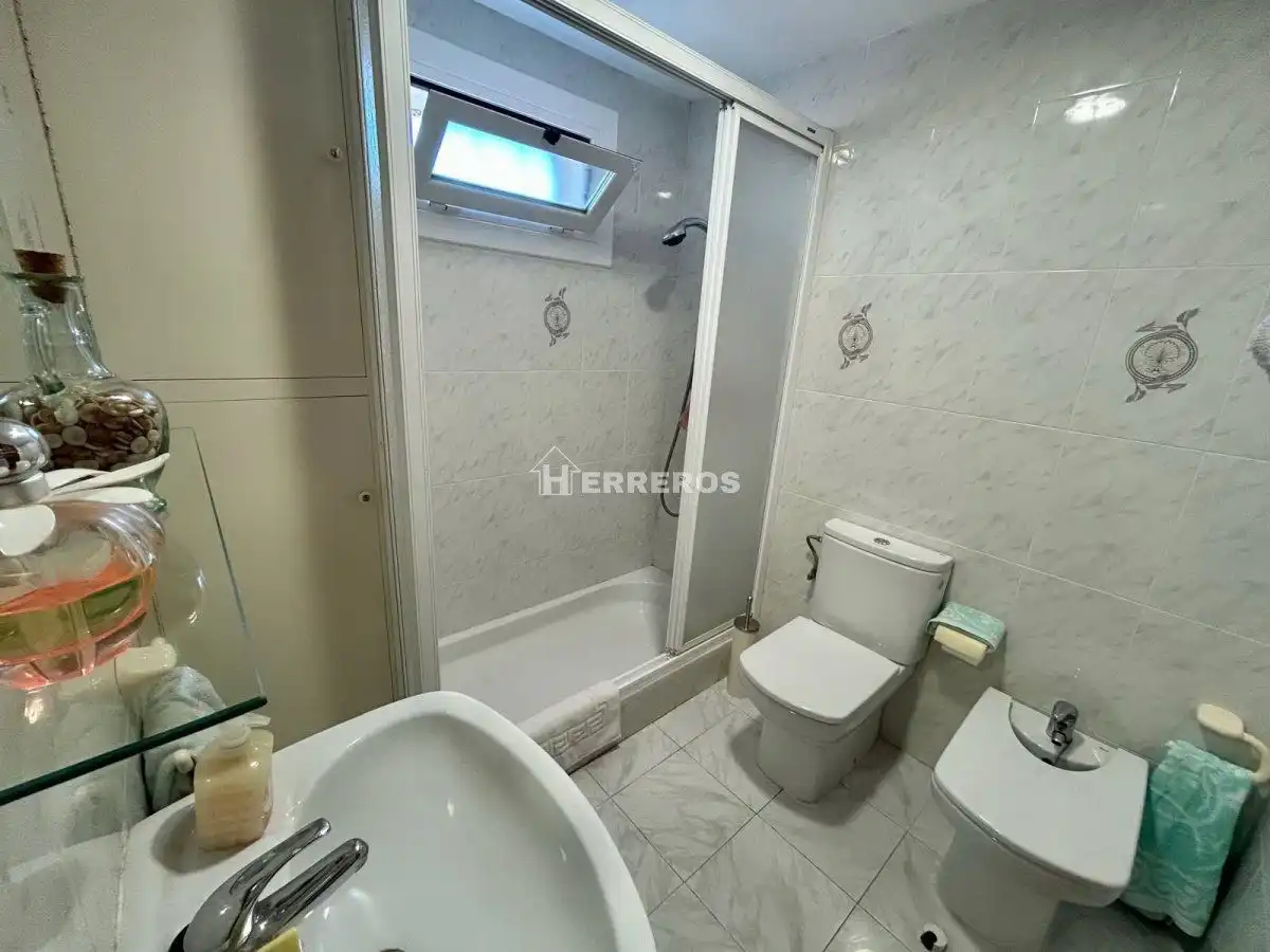 Baño de Casa adosada en venta en Baños de Río Tobía con Aire acondicionado, Calefacción y Parquet