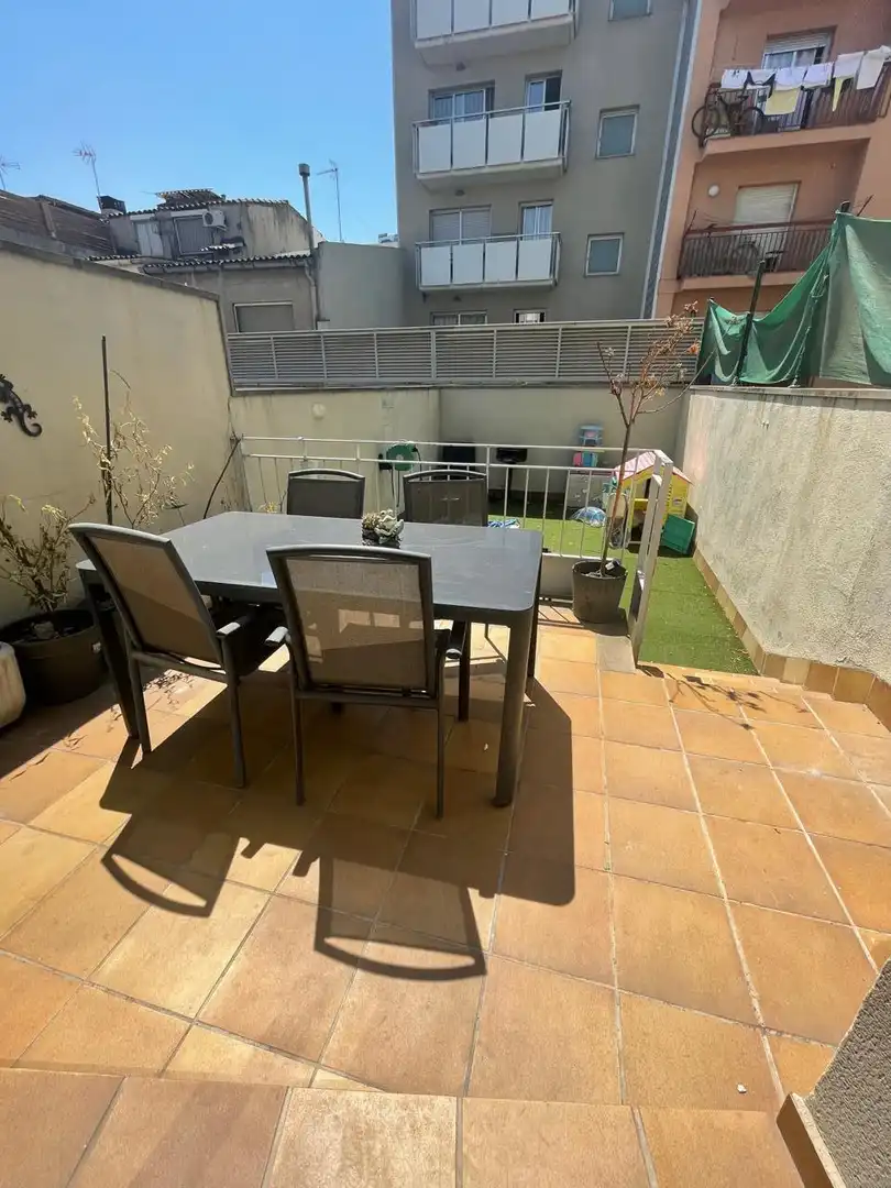 Terrasse von Einfamilien-Reihenhaus zum Verkauf in Montcada i Reixac mit Klimaanlage, Privatgarten und Terrasse