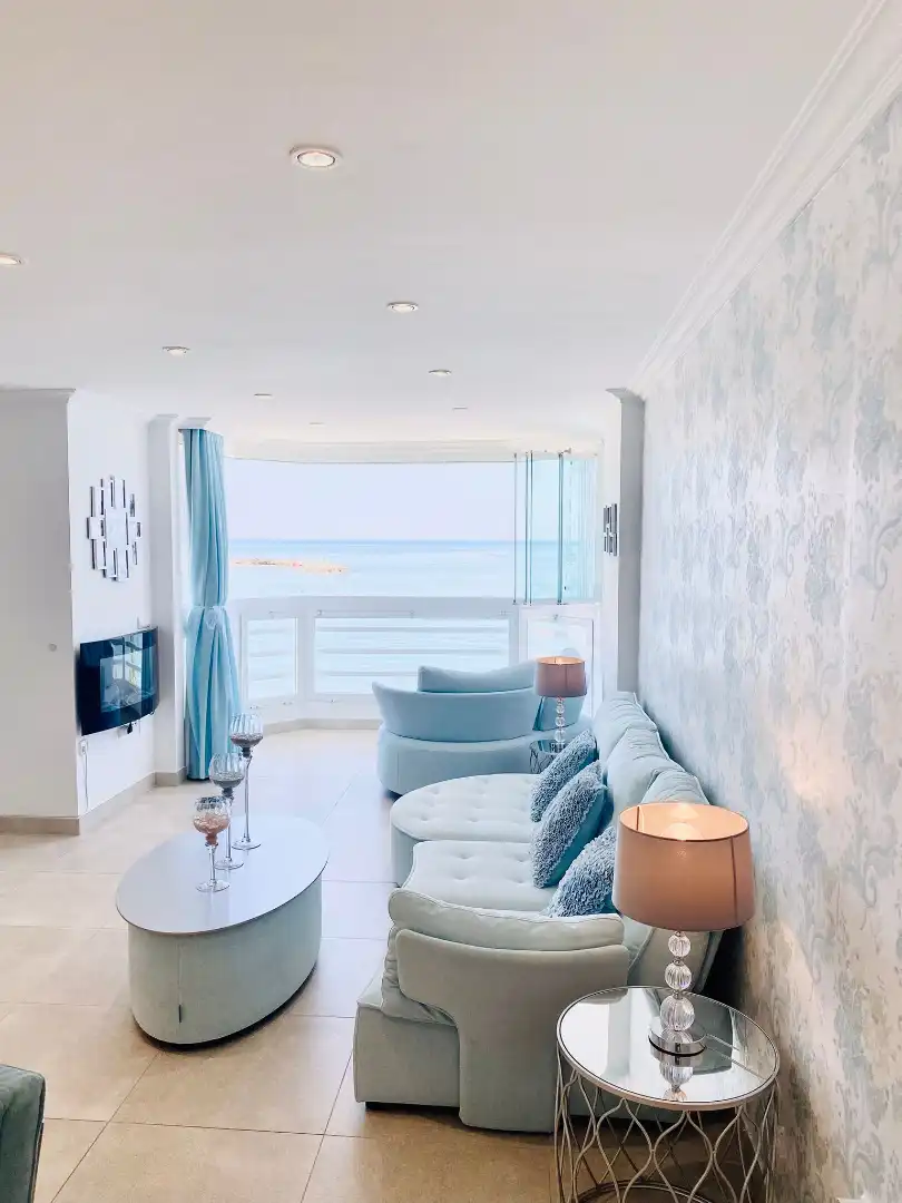 Wohnzimmer von Wohnung zur Miete in Benalmádena mit Klimaanlage, Terrasse und Möbliert
