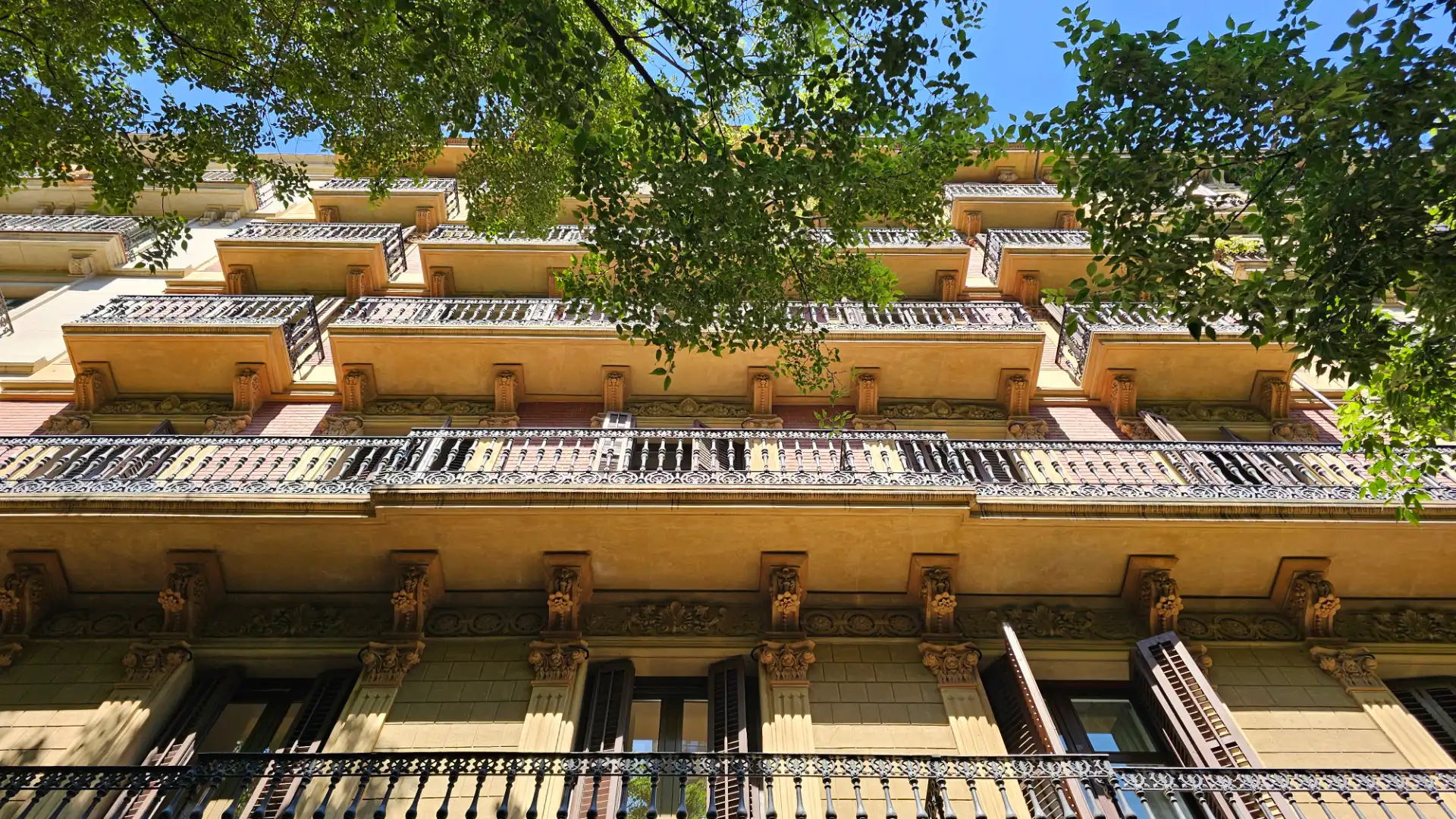 Außenansicht von Büro zur Miete in Barcelona mit Klimaanlage, Heizung und Balkon