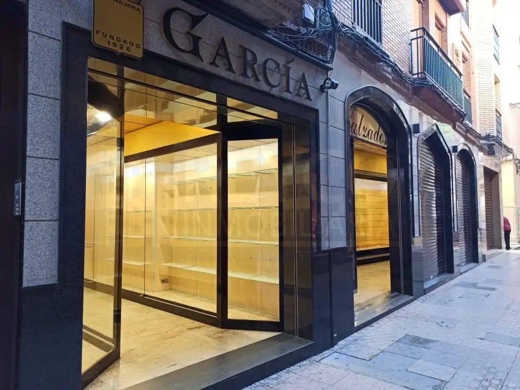 Locale commerciale in affitto a Nájera