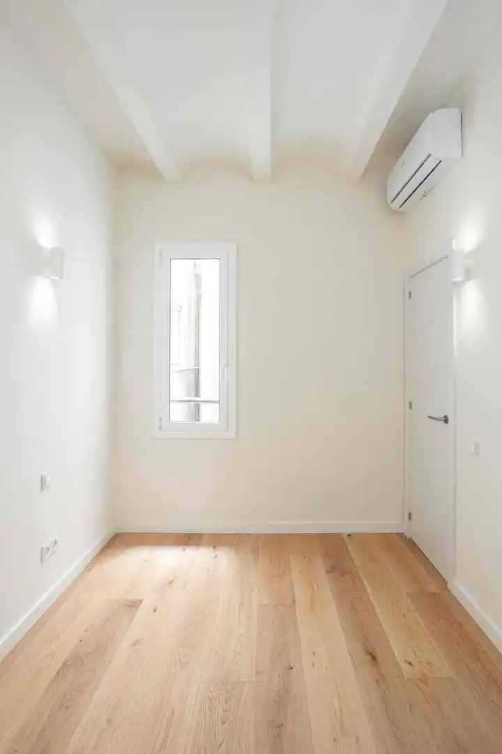 Habitación de Piso en venta en Barcelona con Parquet y Balcón