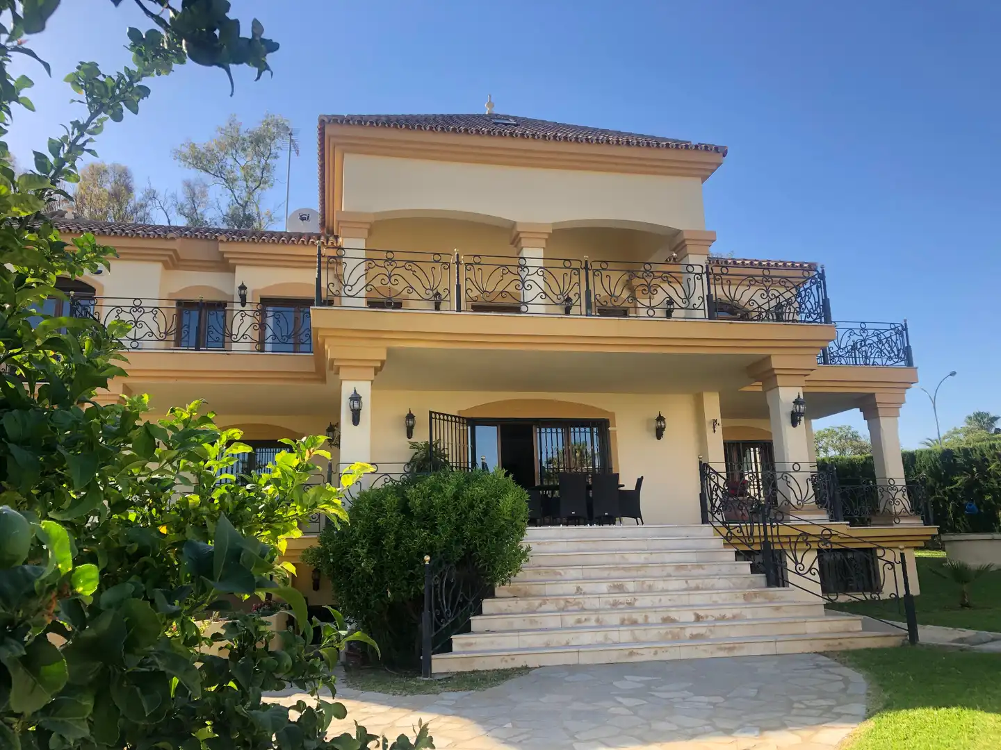 Außenansicht von Haus oder Chalet zur Miete in Marbella mit Klimaanlage, Heizung und Privatgarten
