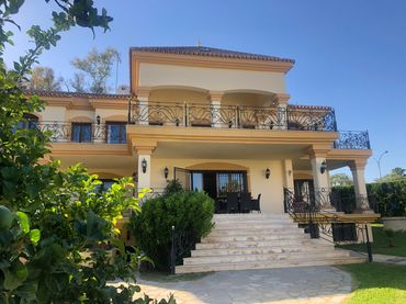 Villa avec balcon à louer à Calle Frankfurt 4
