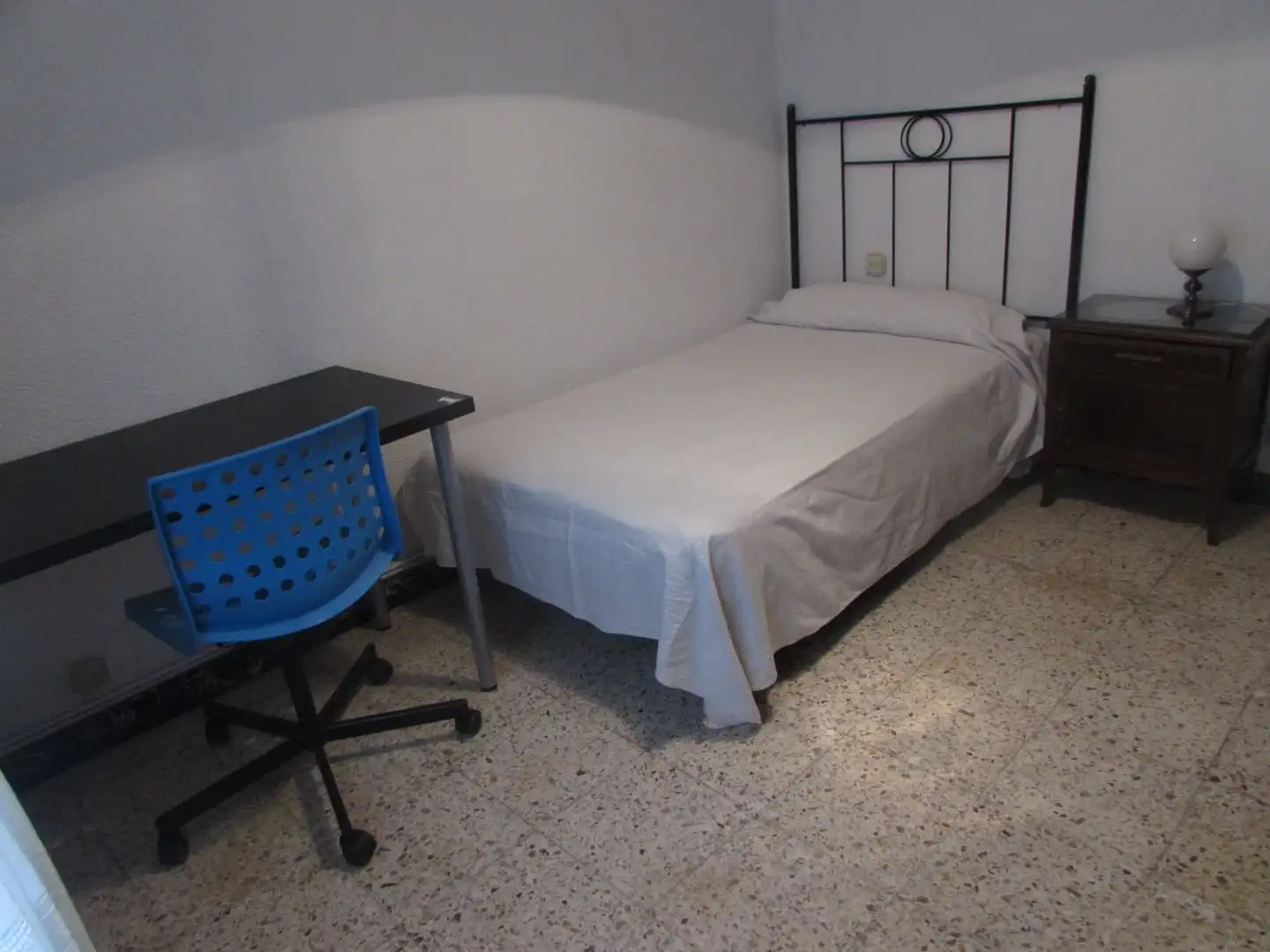 Bedroom of Flat for share in Universidad