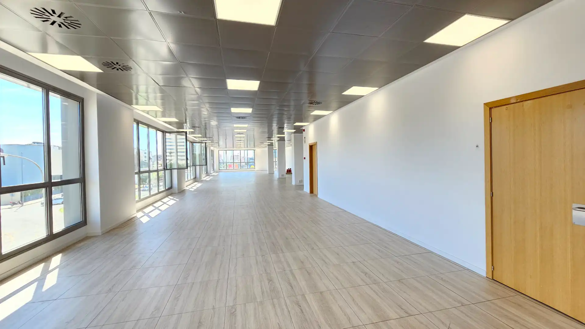 Büro zur Miete in Sant Joan Despí mit Klimaanlage und Alarm