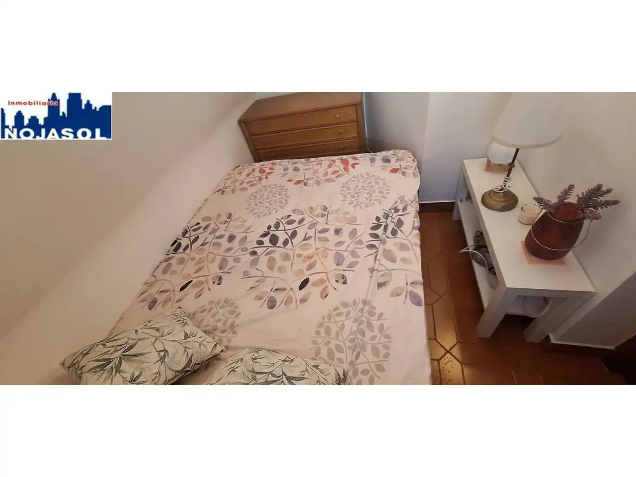 Dormitori de Apartament de lloguer en Noja amb Calefacció, Terrassa i Moblat